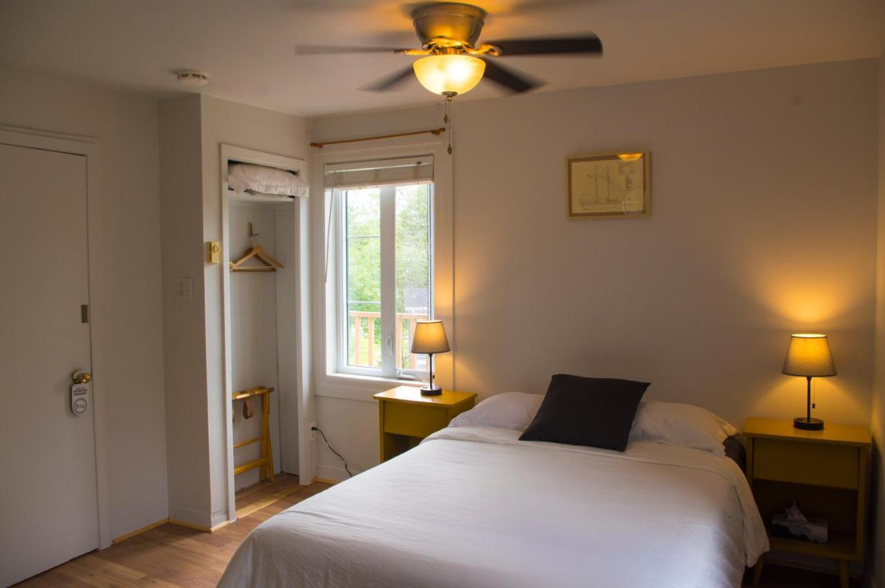 Auberge De La Rive De Charlevoix - Auberge De Jeunesse Familiale Pour Voyageurs De Tous Ages Saint-Joseph-de-la-Rive Zewnętrze zdjęcie
