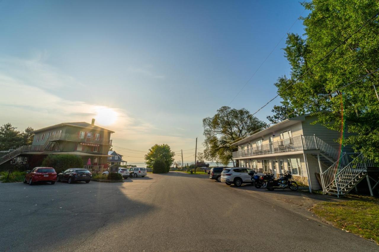 Auberge De La Rive De Charlevoix - Auberge De Jeunesse Familiale Pour Voyageurs De Tous Ages Saint-Joseph-de-la-Rive Zewnętrze zdjęcie